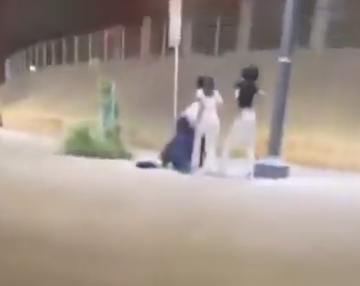 فيديو فتاه تعتدي على فتاه في الرياض